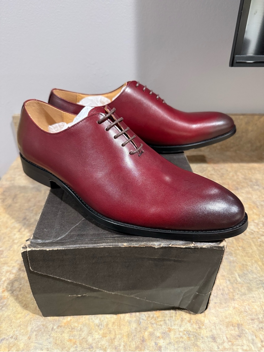 Classic Men's Burgundy Leather Oxford Shoes